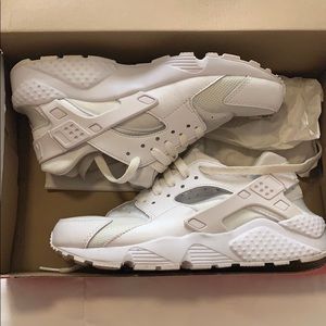 white Nike huarache run!